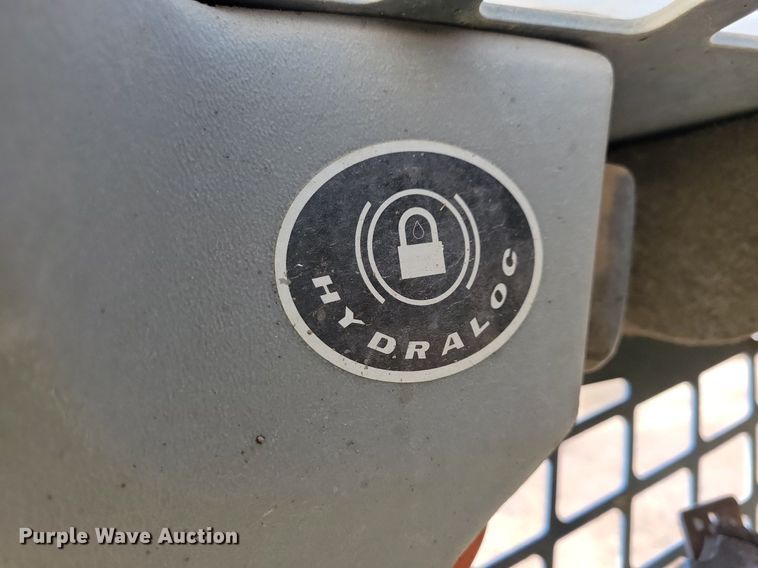 image for item DR4258 2013 Gehl V400 skid steer loader