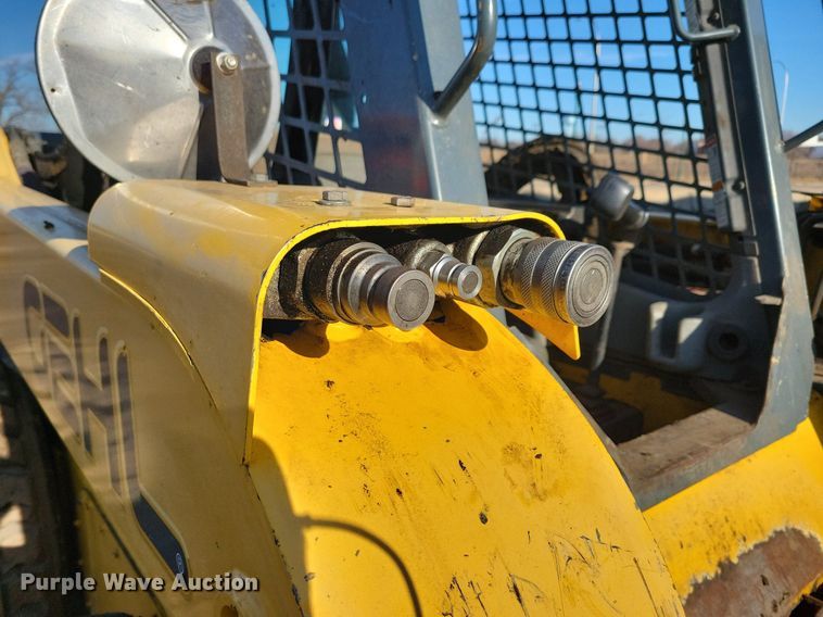 image for item DR4258 2013 Gehl V400 skid steer loader