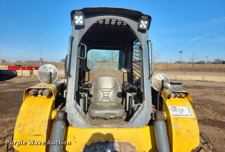 image for item DR4258 2013 Gehl V400 skid steer loader