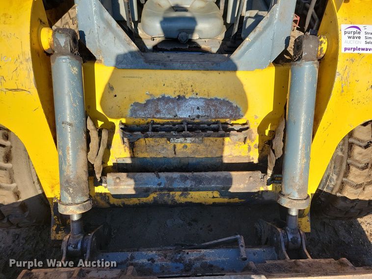 image for item DR4258 2013 Gehl V400 skid steer loader