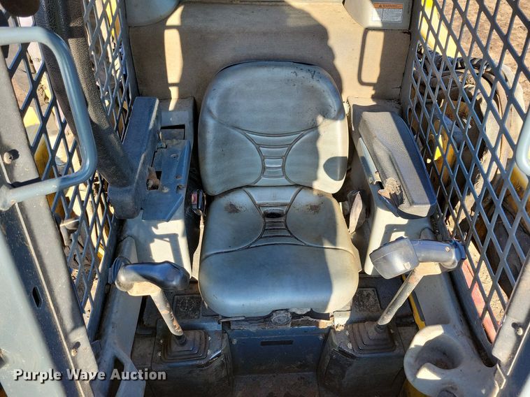 image for item DR4258 2013 Gehl V400 skid steer loader