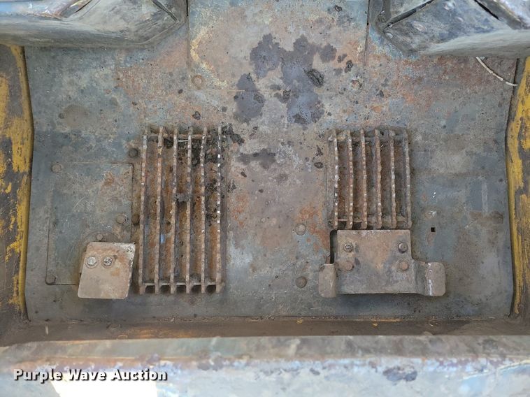 image for item DR4258 2013 Gehl V400 skid steer loader