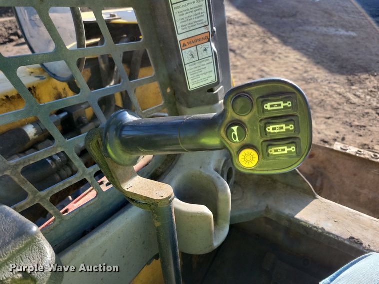 image for item DR4258 2013 Gehl V400 skid steer loader