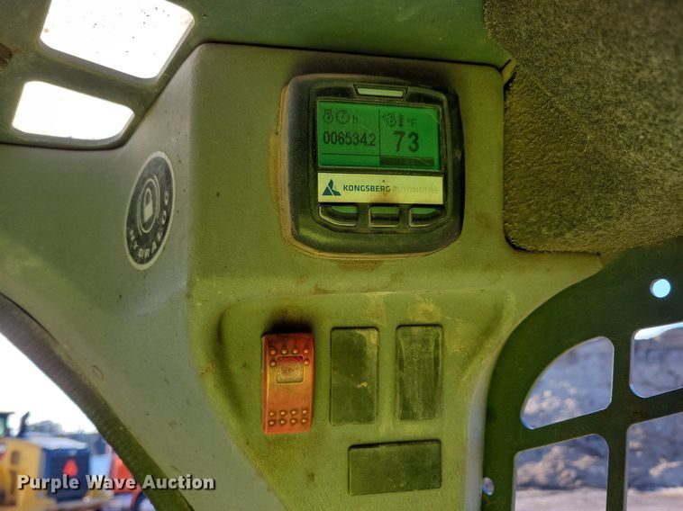 image for item DR4258 2013 Gehl V400 skid steer loader