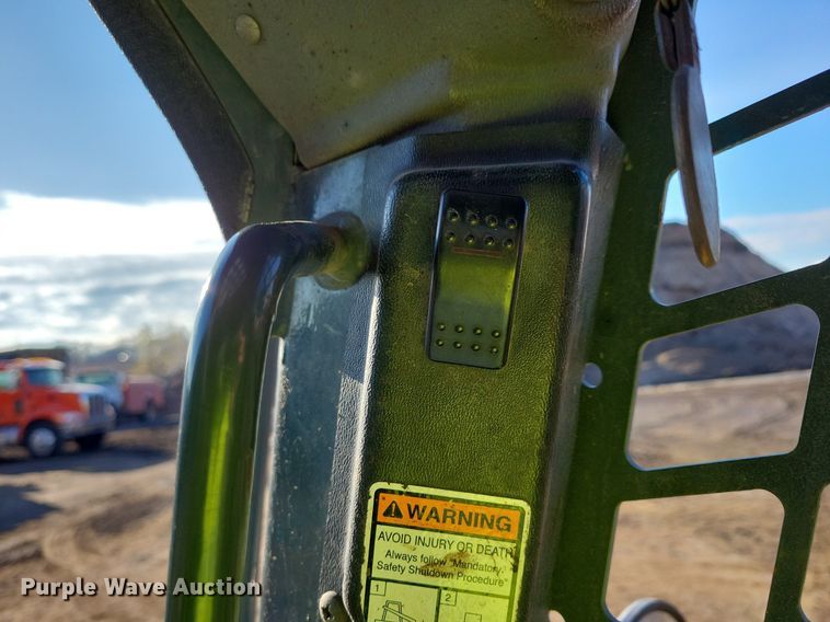 image for item DR4258 2013 Gehl V400 skid steer loader