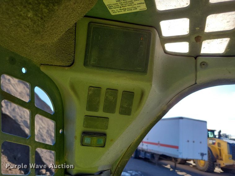 image for item DR4258 2013 Gehl V400 skid steer loader