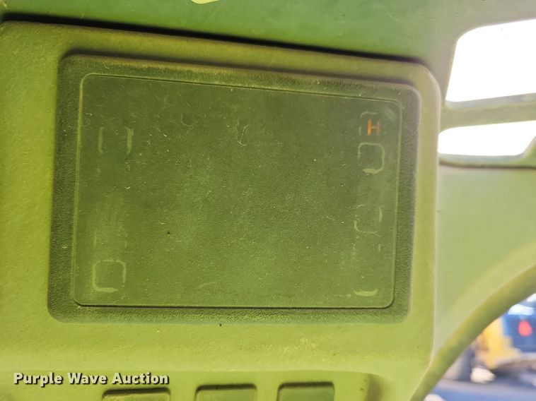 image for item DR4258 2013 Gehl V400 skid steer loader