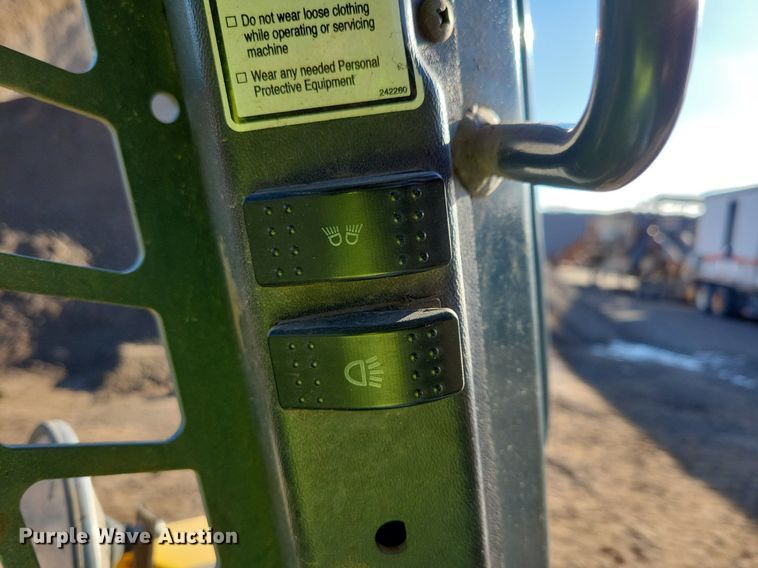 image for item DR4258 2013 Gehl V400 skid steer loader