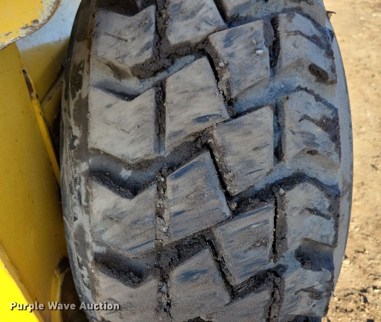 image for item DR4258 2013 Gehl V400 skid steer loader