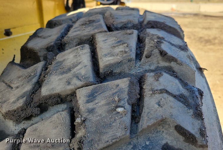 image for item DR4258 2013 Gehl V400 skid steer loader