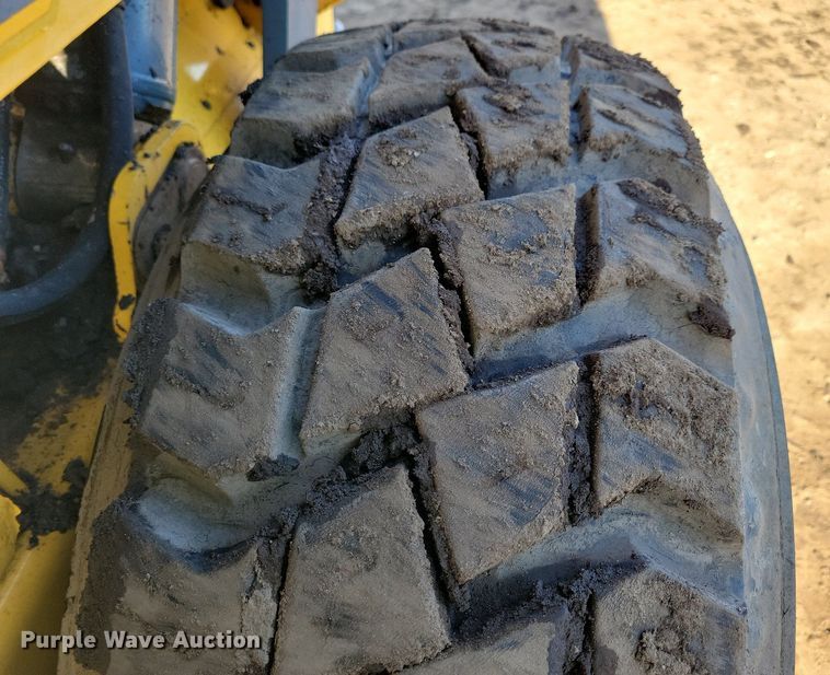 image for item DR4258 2013 Gehl V400 skid steer loader