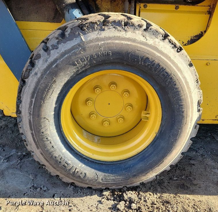 image for item DR4258 2013 Gehl V400 skid steer loader