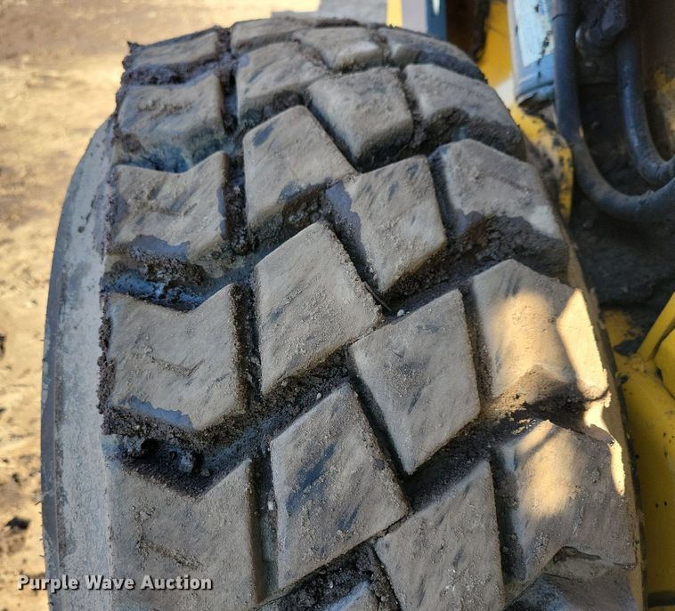 image for item DR4258 2013 Gehl V400 skid steer loader