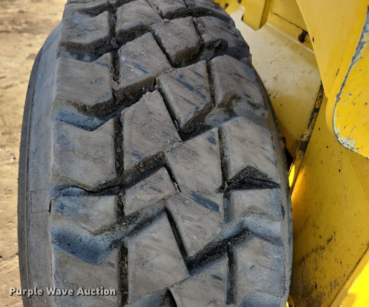 image for item DR4258 2013 Gehl V400 skid steer loader