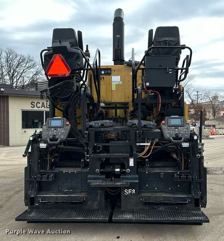 image for item DR4259 2019 Caterpillar AP655F paver