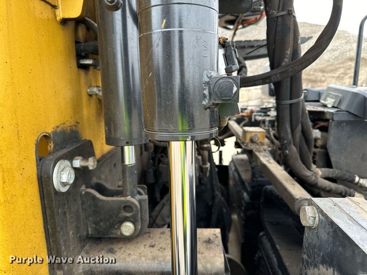 image for item DR4259 2019 Caterpillar AP655F paver