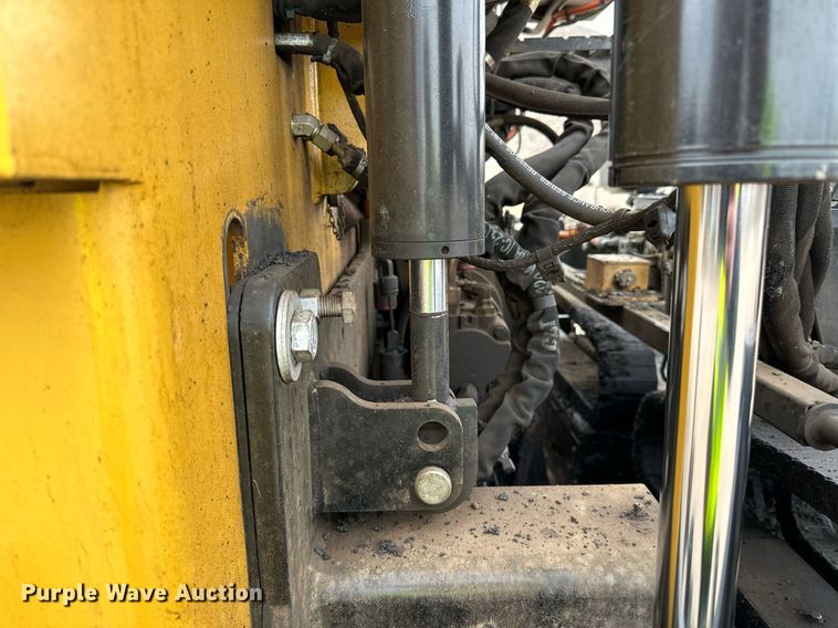 image for item DR4259 2019 Caterpillar AP655F paver