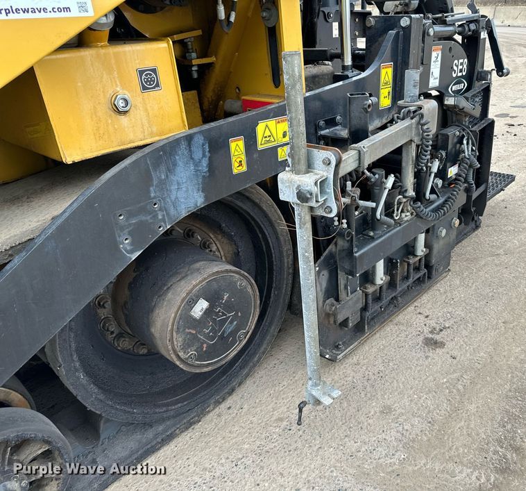 image for item DR4259 2019 Caterpillar AP655F paver