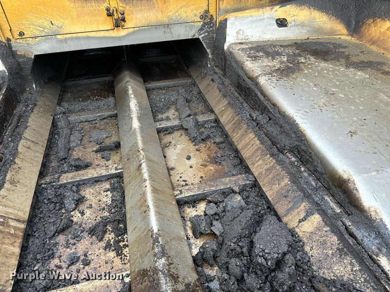 image for item DR4259 2019 Caterpillar AP655F paver