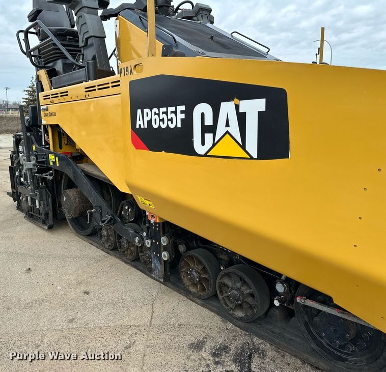 image for item DR4259 2019 Caterpillar AP655F paver