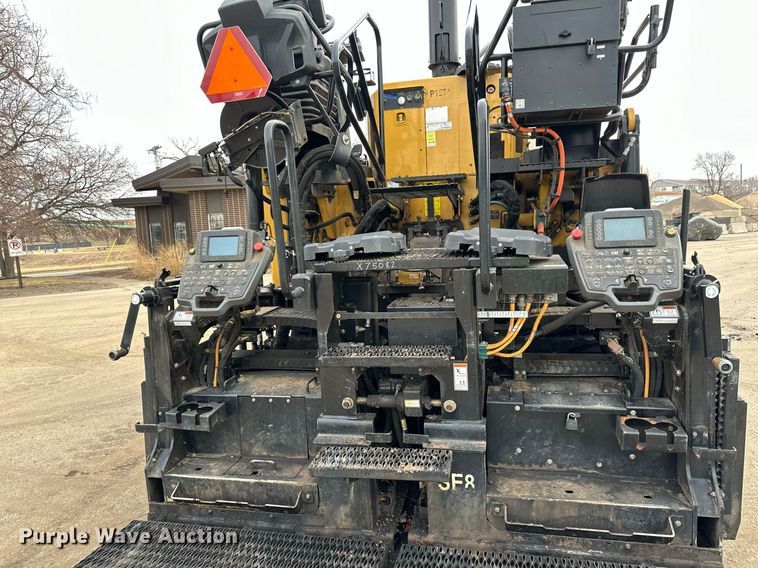 image for item DR4259 2019 Caterpillar AP655F paver