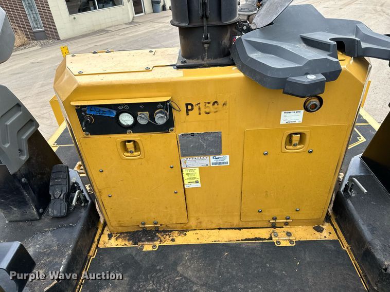 image for item DR4259 2019 Caterpillar AP655F paver