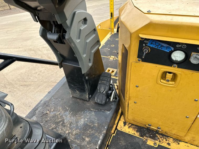 image for item DR4259 2019 Caterpillar AP655F paver