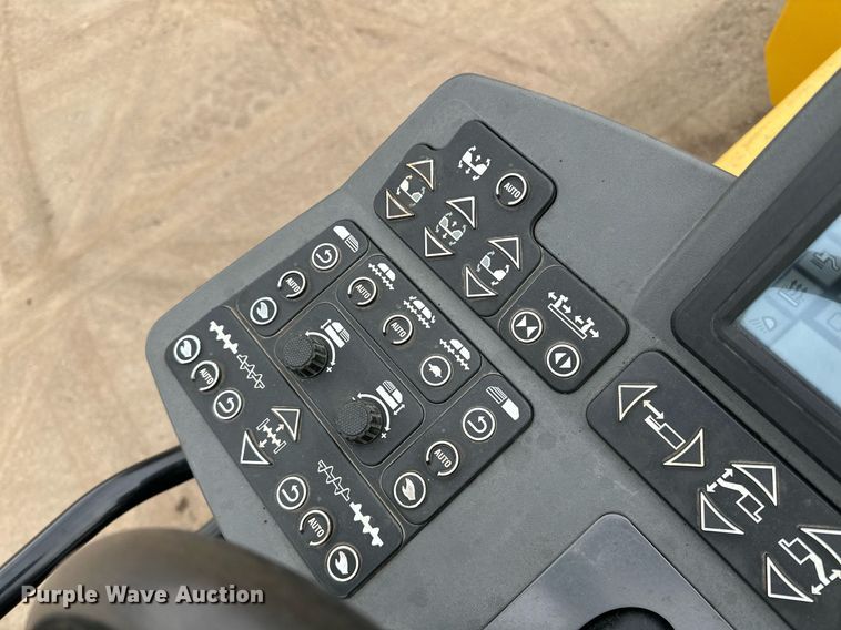 image for item DR4259 2019 Caterpillar AP655F paver