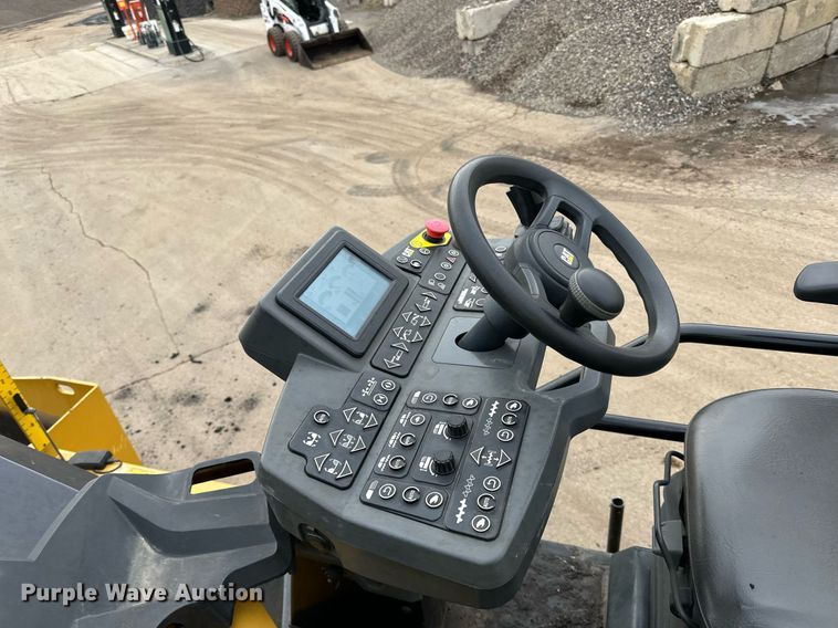 image for item DR4259 2019 Caterpillar AP655F paver