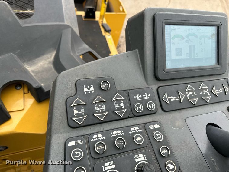 image for item DR4259 2019 Caterpillar AP655F paver