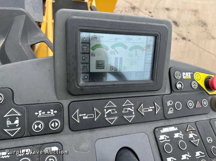 image for item DR4259 2019 Caterpillar AP655F paver