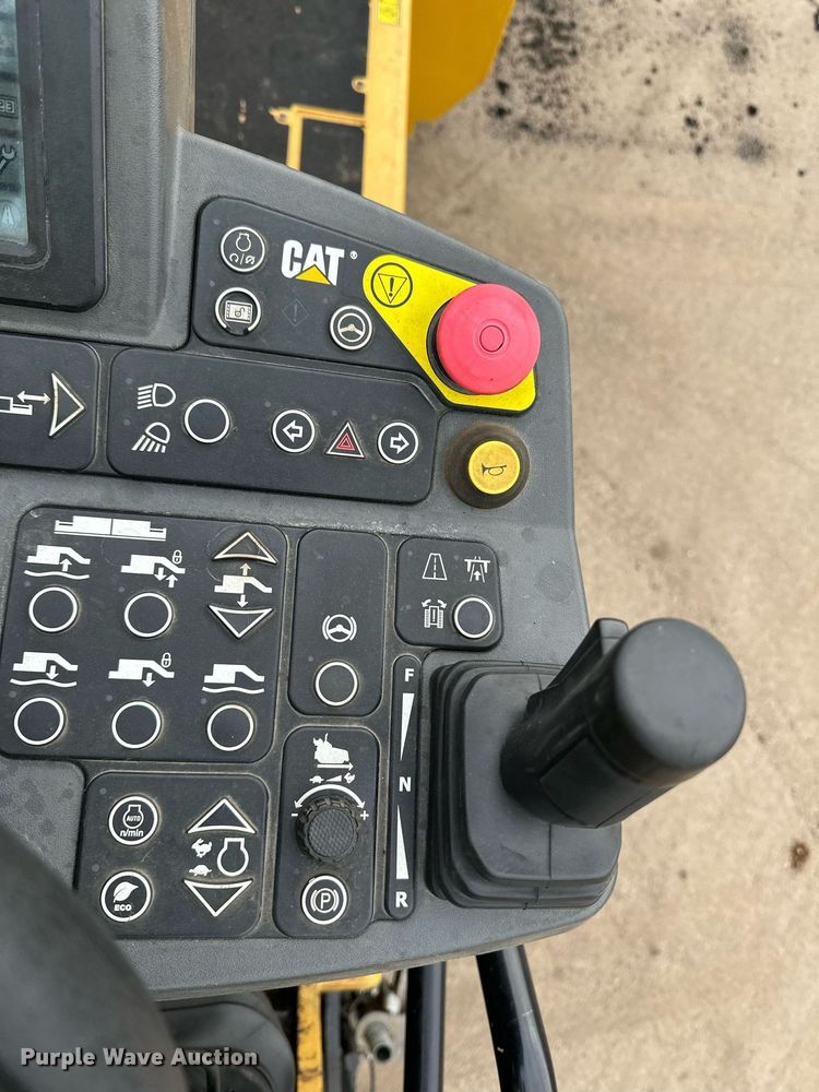 image for item DR4259 2019 Caterpillar AP655F paver