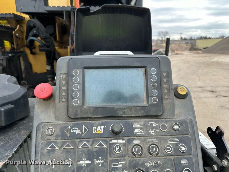 image for item DR4259 2019 Caterpillar AP655F paver