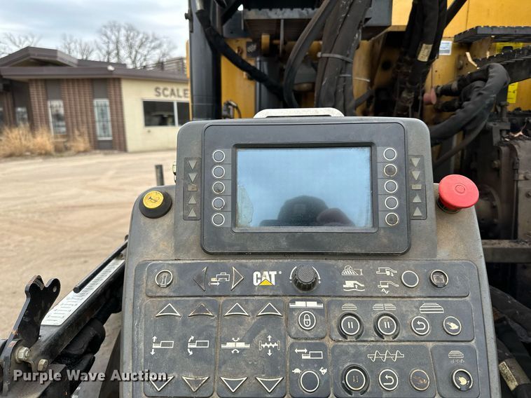 image for item DR4259 2019 Caterpillar AP655F paver
