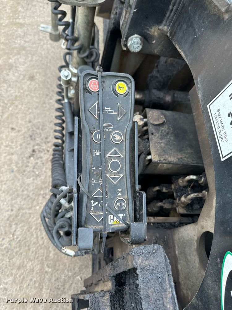 image for item DR4259 2019 Caterpillar AP655F paver