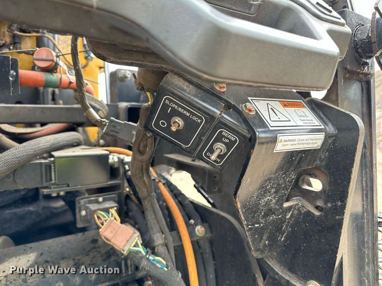 image for item DR4259 2019 Caterpillar AP655F paver