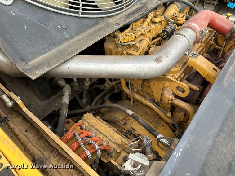 image for item DR4259 2019 Caterpillar AP655F paver