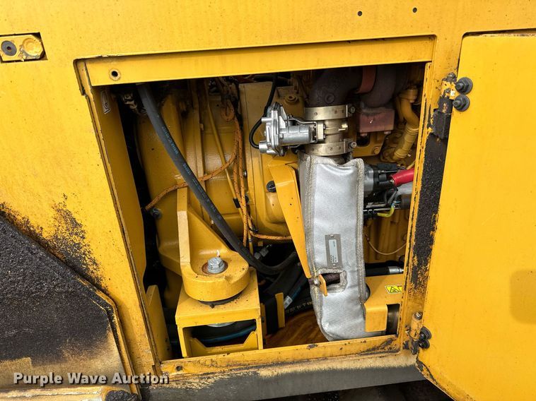 image for item DR4259 2019 Caterpillar AP655F paver