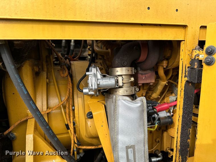 image for item DR4259 2019 Caterpillar AP655F paver