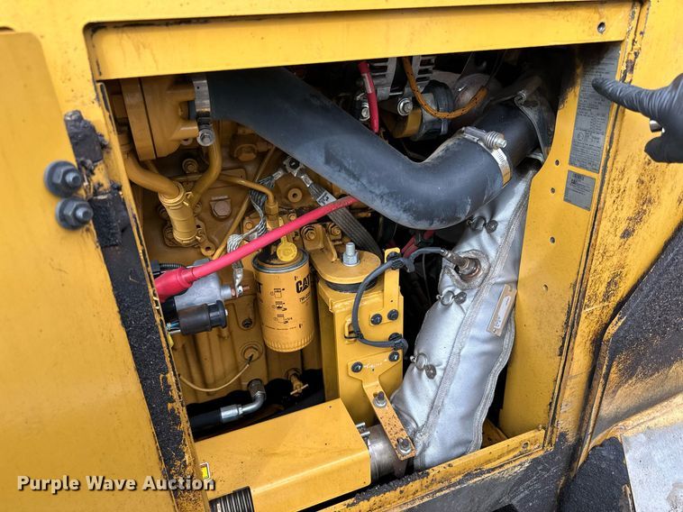 image for item DR4259 2019 Caterpillar AP655F paver