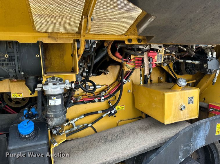 image for item DR4259 2019 Caterpillar AP655F paver