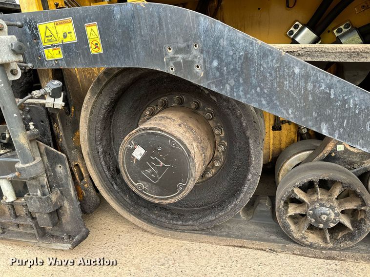 image for item DR4259 2019 Caterpillar AP655F paver
