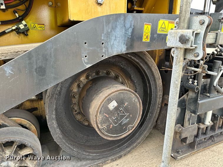image for item DR4259 2019 Caterpillar AP655F paver