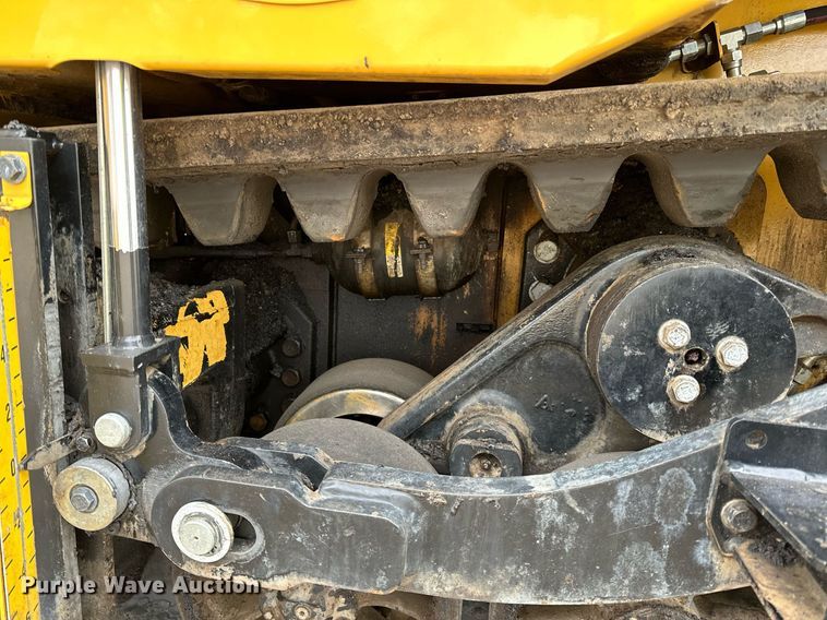 image for item DR4259 2019 Caterpillar AP655F paver
