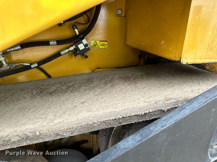image for item DR4259 2019 Caterpillar AP655F paver
