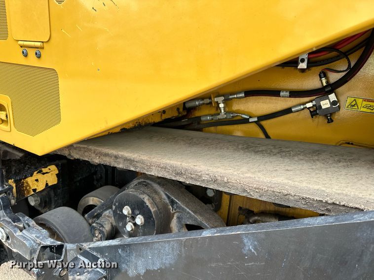 image for item DR4259 2019 Caterpillar AP655F paver