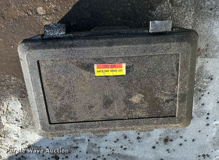 image for item DR4259 2019 Caterpillar AP655F paver