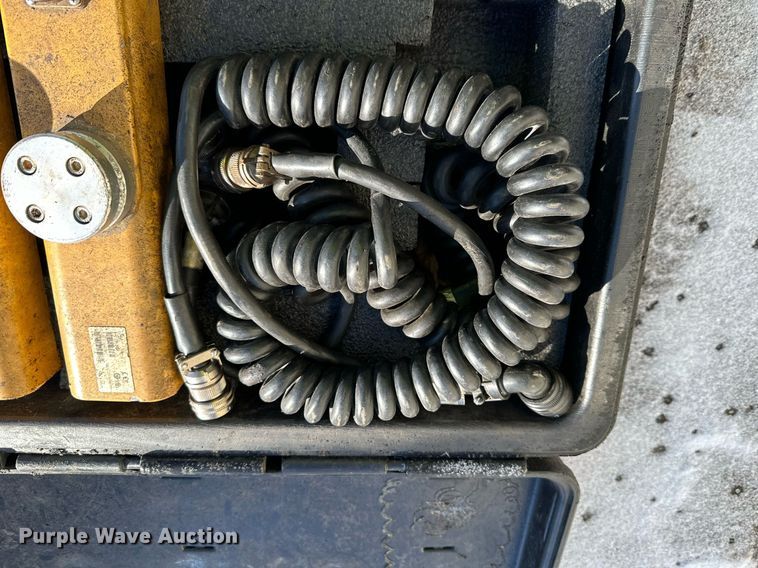 image for item DR4259 2019 Caterpillar AP655F paver