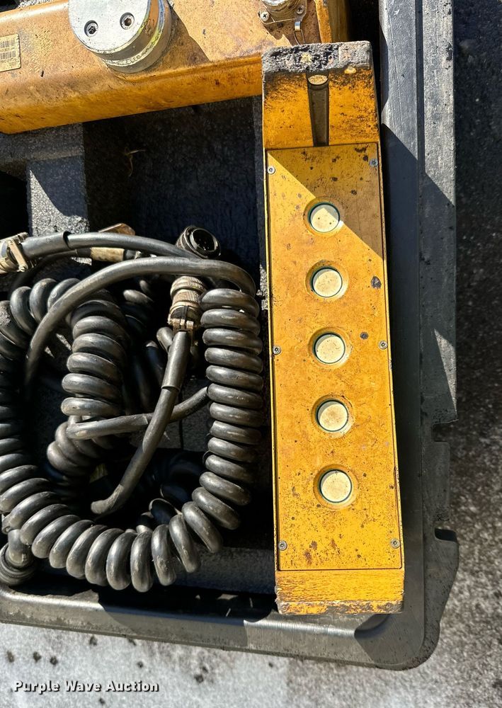 image for item DR4259 2019 Caterpillar AP655F paver