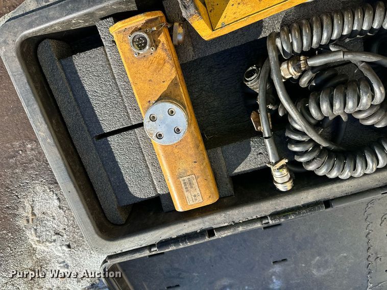 image for item DR4259 2019 Caterpillar AP655F paver